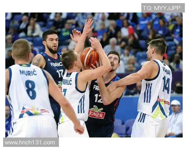 中国男篮迎战芬兰队全力争胜展现实力与团队精神